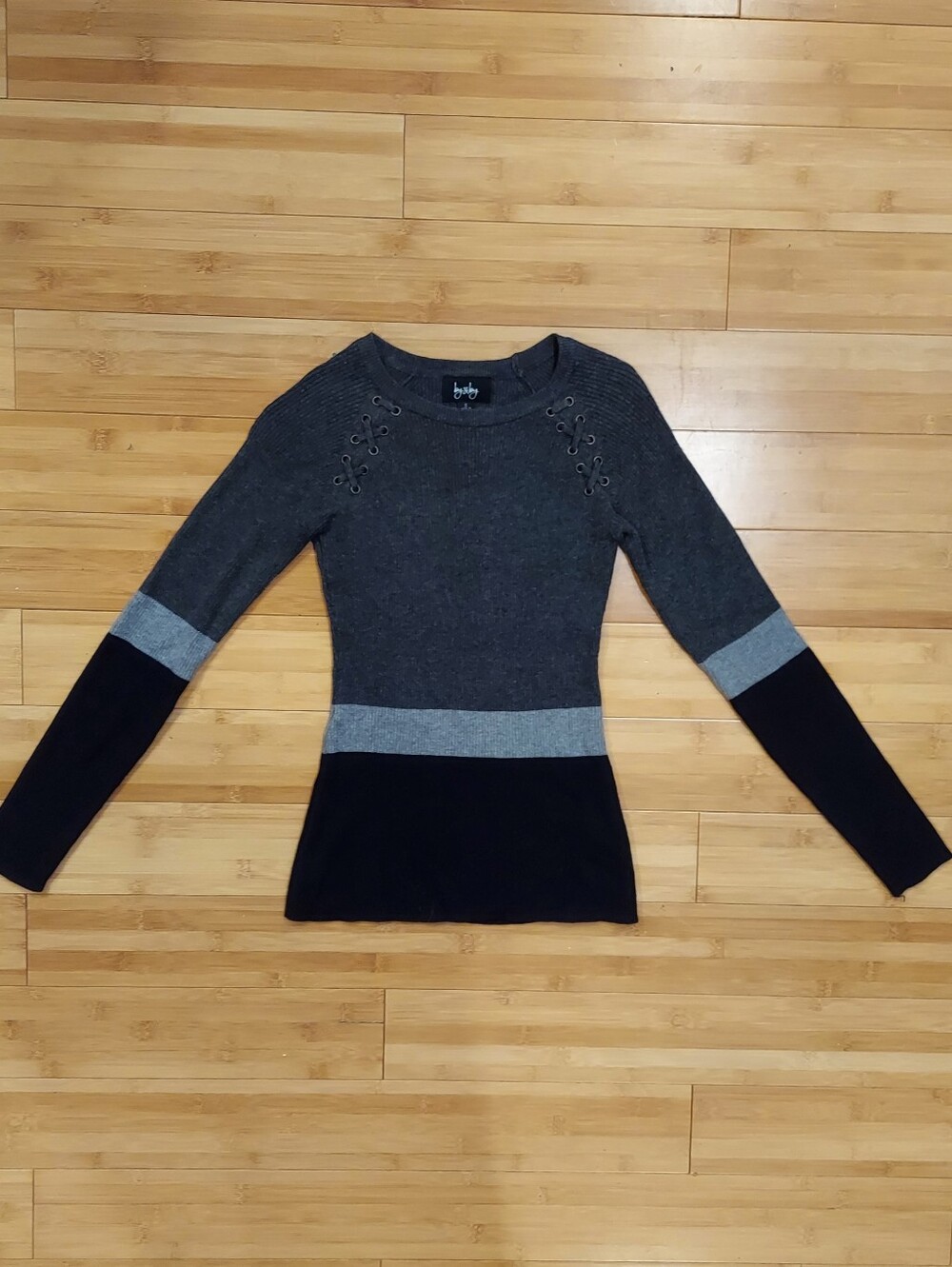 by & by Gray & Black Colorblock Crewneck Sweater Size Small